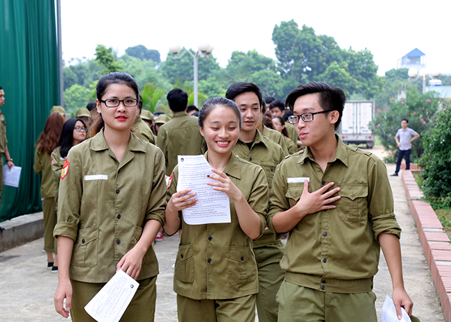 VNU%20-%20Hien%20mau%20tinh%20nguyen%20tai%20TT%20QP-AN%20tai%20Hoa%20Lac%20(13)
