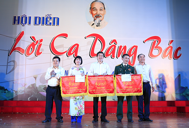 http://education.vnu.edu.vn/sites/default/files/vnu_-_loi_ca_dang_bac_2016_28.jpg